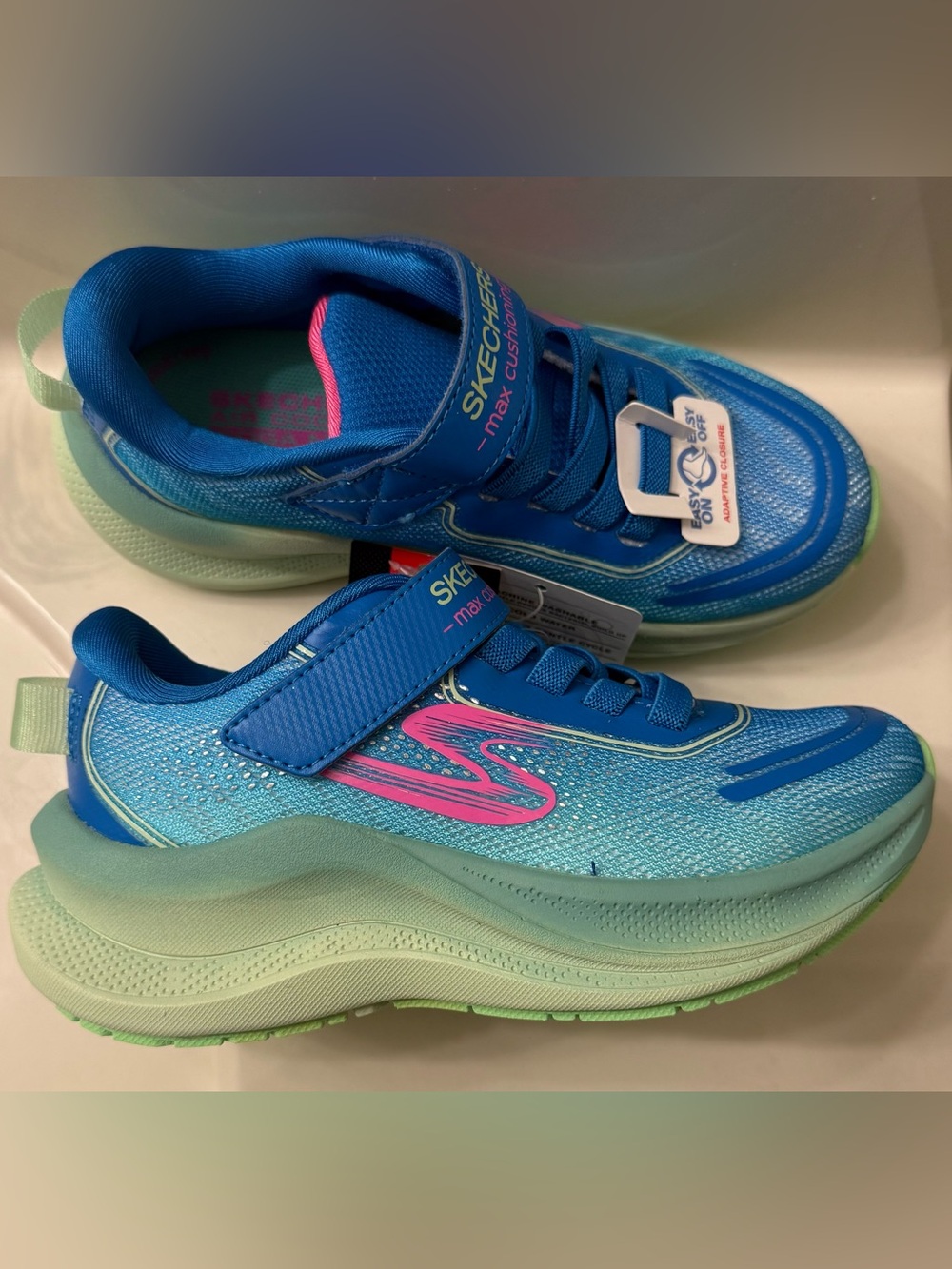 Max Cushioning Kids Sketchers Sneakers